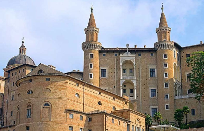 Carlo Bo Urbino Üniversitesi