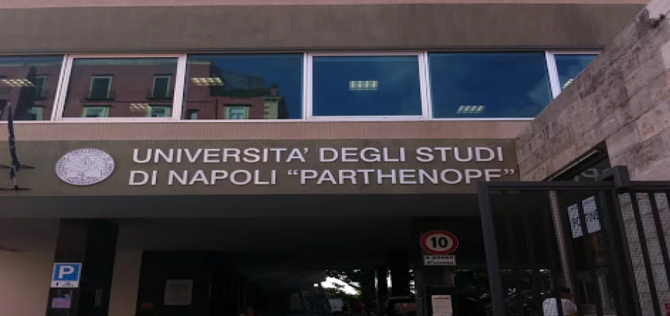 Napoli Parthenope Universitesi